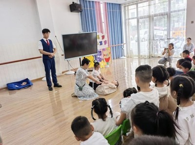 藝術點亮安全，攜手共筑童心夢——藝術設計學院教師赴慧聰幼兒園開展融合式社會培訓