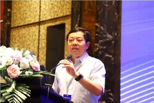 鋯鉿分會(huì)副會(huì)長(zhǎng)兼秘書(shū)長(zhǎng)安仲生,中國(guó)五金制品協(xié)會(huì)專(zhuān)職副理事長(zhǎng)金立新